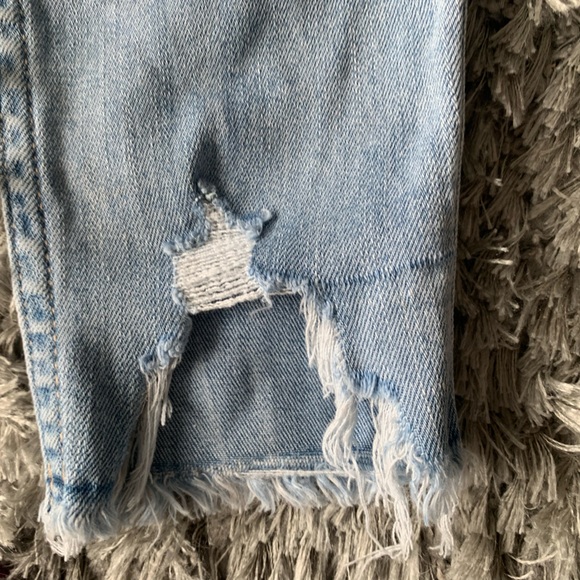 3/$20 Bundle & Save - LIGHT WASH HOLLISTER JEANS - Picture 3 of 5